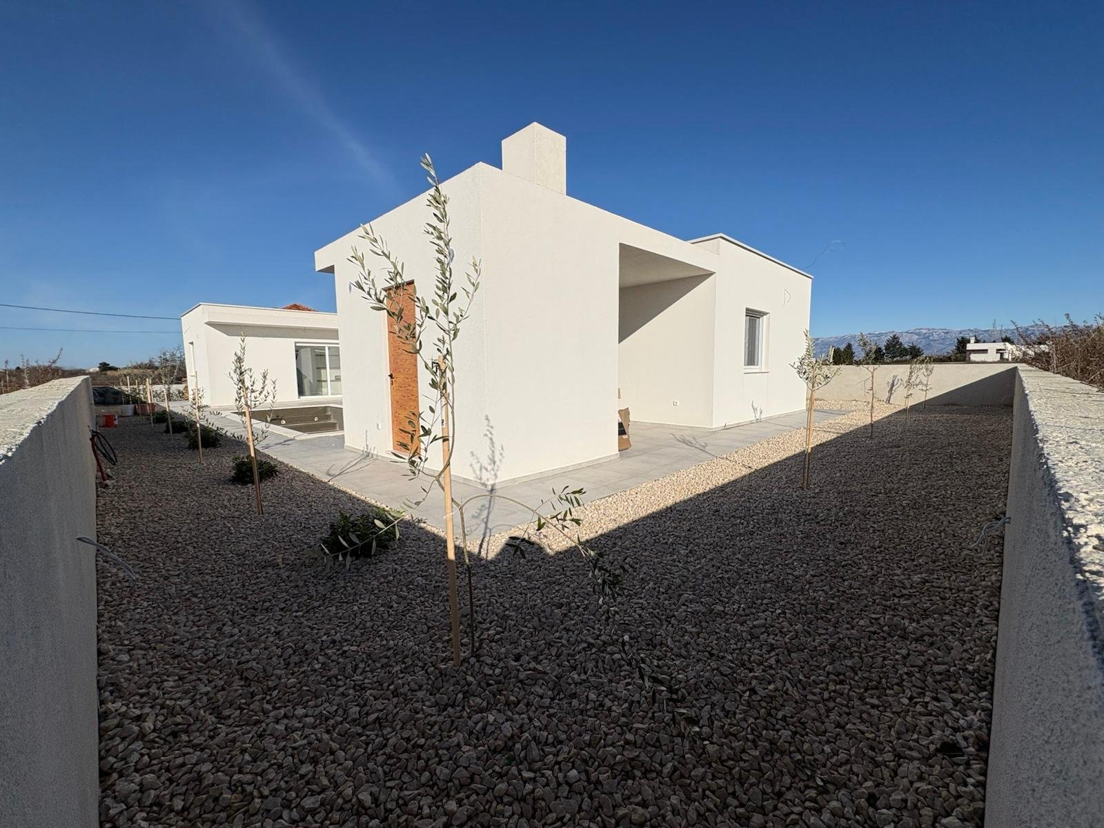 PRIVLAKA- prekrasna moderna vila sa bazenom - Image 1