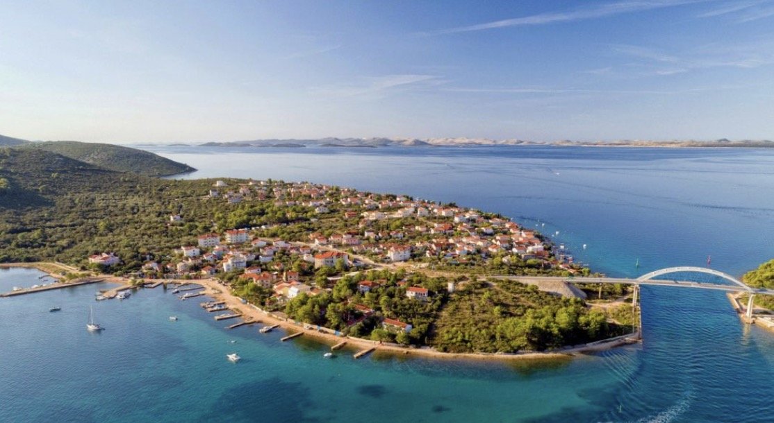 Ždrelac- dva građevinska zemljišta 100 E/m2 - Image 1