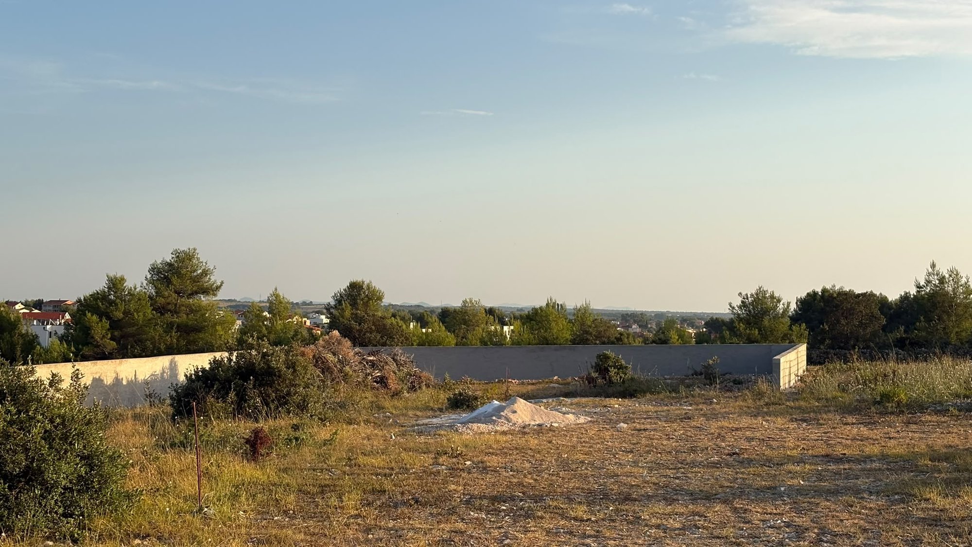 VRSI GRAĐEVINSKO ZEMLJIŠTE, 607 M2 UDALJENO 800 M OD MORA - Image 1