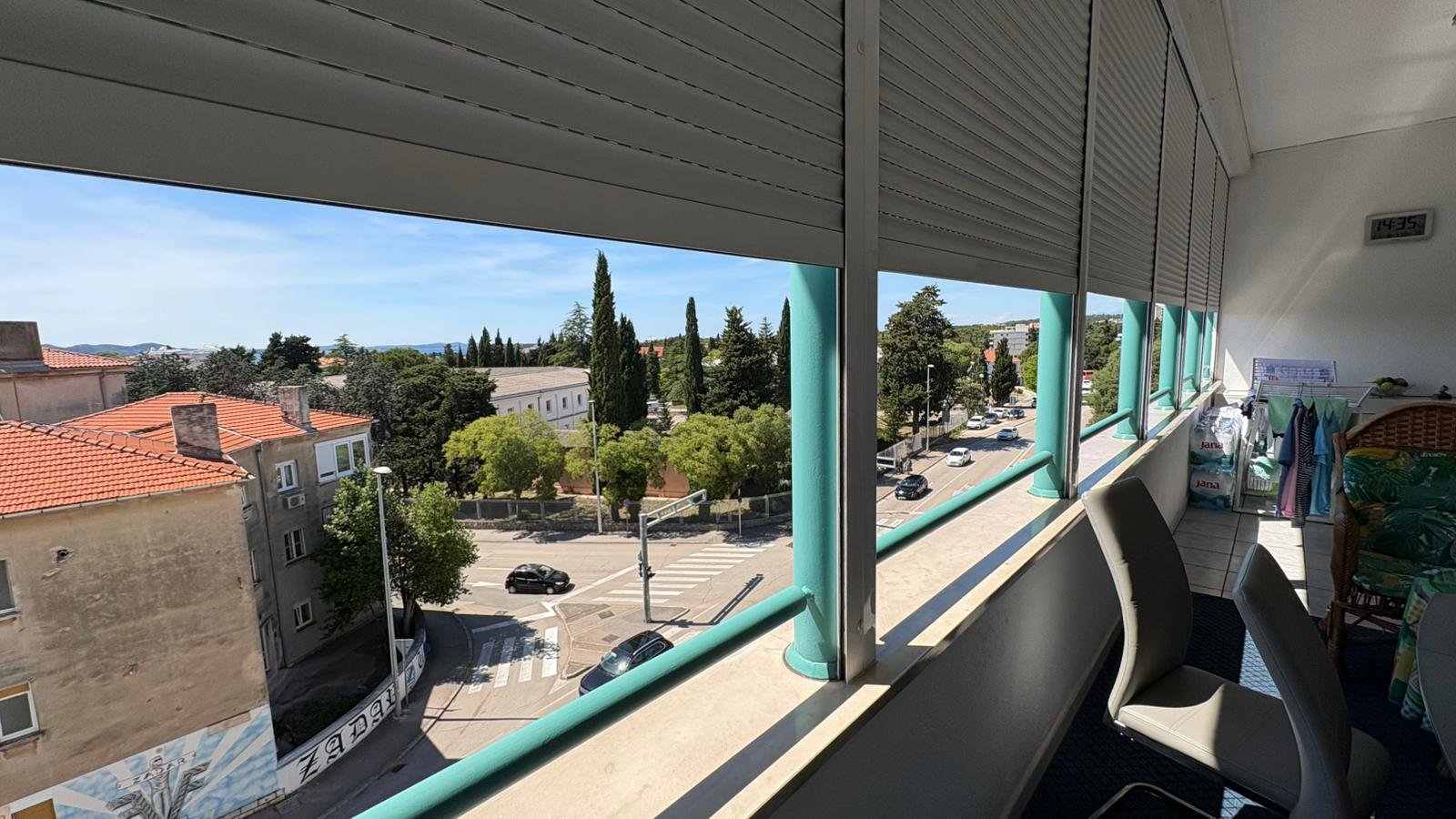 Namješten stan na Voštarnici 100 m2- top lokacija + garaža - Image 1